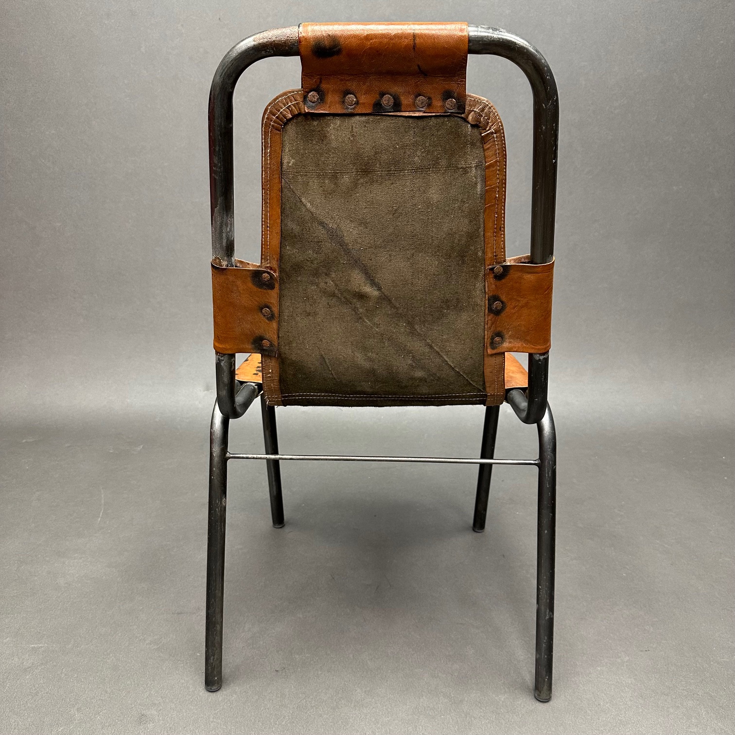 Paire de Chaises en Métal et Cuir les Arcs – 1960 Charlotte Perriand